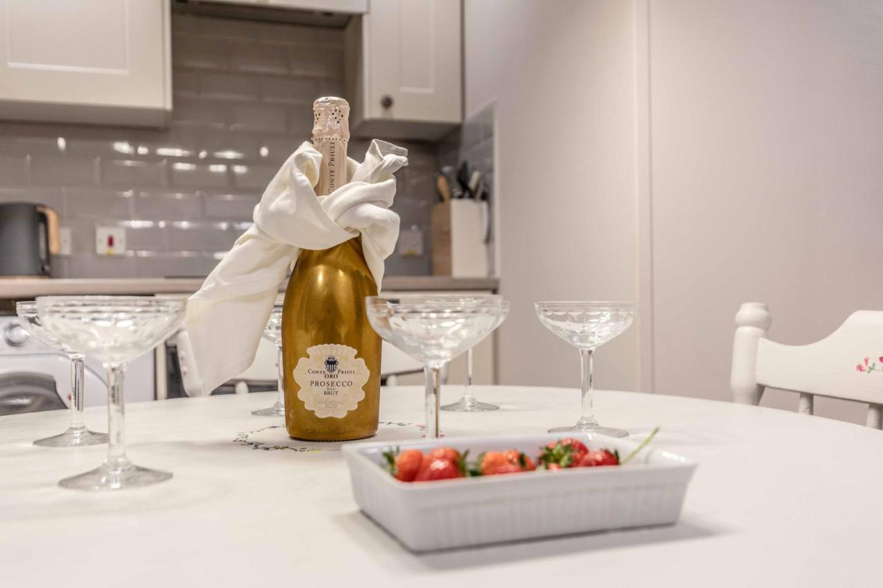 Central Windsor, 2 Bedroom 2 Bathroom, 5 Minutes To Castle Eksteriør bilde
